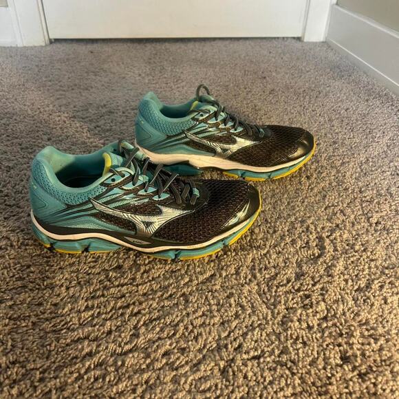 Blue and yellow mizuno - Picture 3 of 8